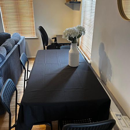 Lovely Modern Apartment Close To Town Centre Lexden المظهر الخارجي الصورة