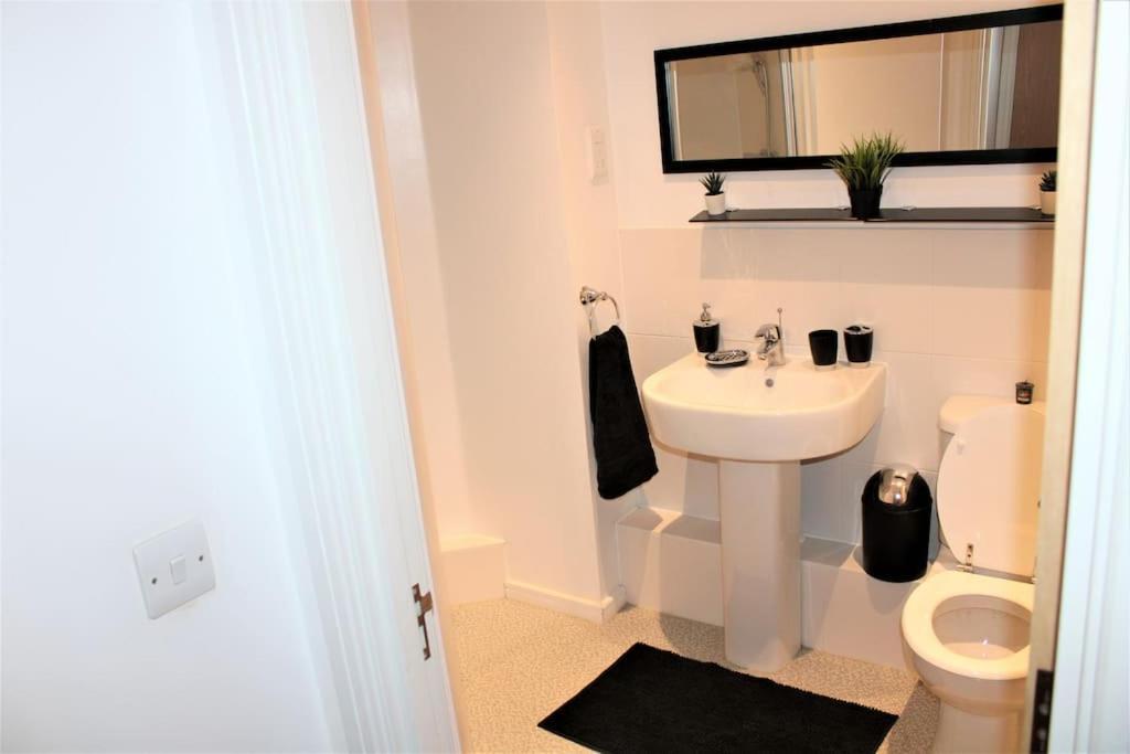 Lovely Modern Apartment Close To Town Centre Lexden المظهر الخارجي الصورة