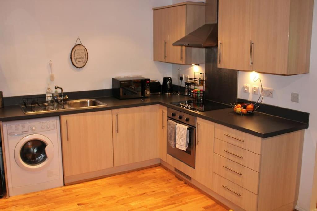Lovely Modern Apartment Close To Town Centre Lexden المظهر الخارجي الصورة