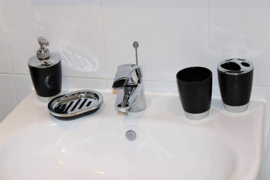 Lovely Modern Apartment Close To Town Centre Lexden المظهر الخارجي الصورة