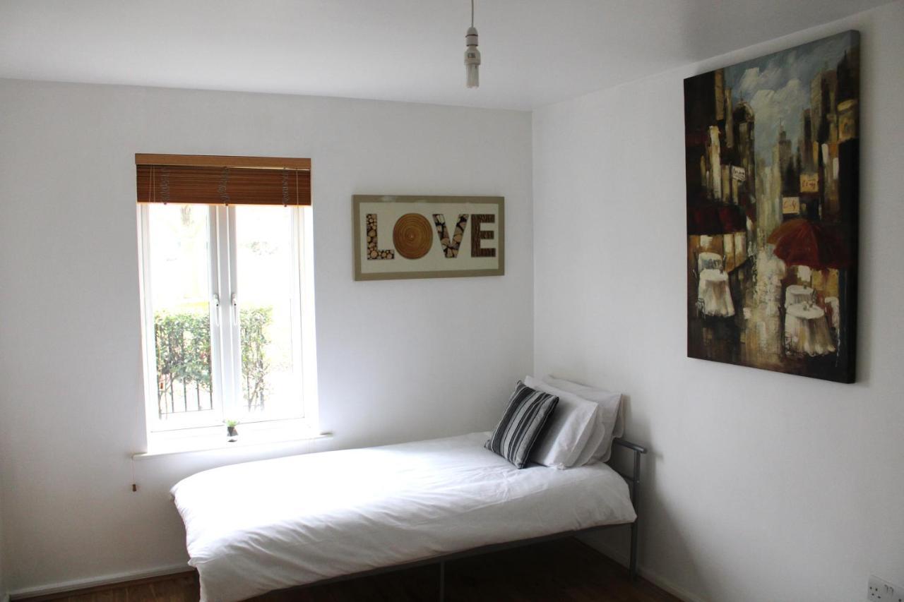 Lovely Modern Apartment Close To Town Centre Lexden المظهر الخارجي الصورة